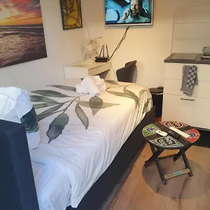 Bed & Breakfast Cozy Garden House Kijkduin